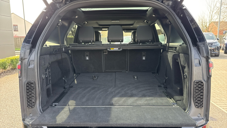 Land Rover Discovery 3.0 D300 Dynamic SE 5dr Auto Diesel Station Wagon